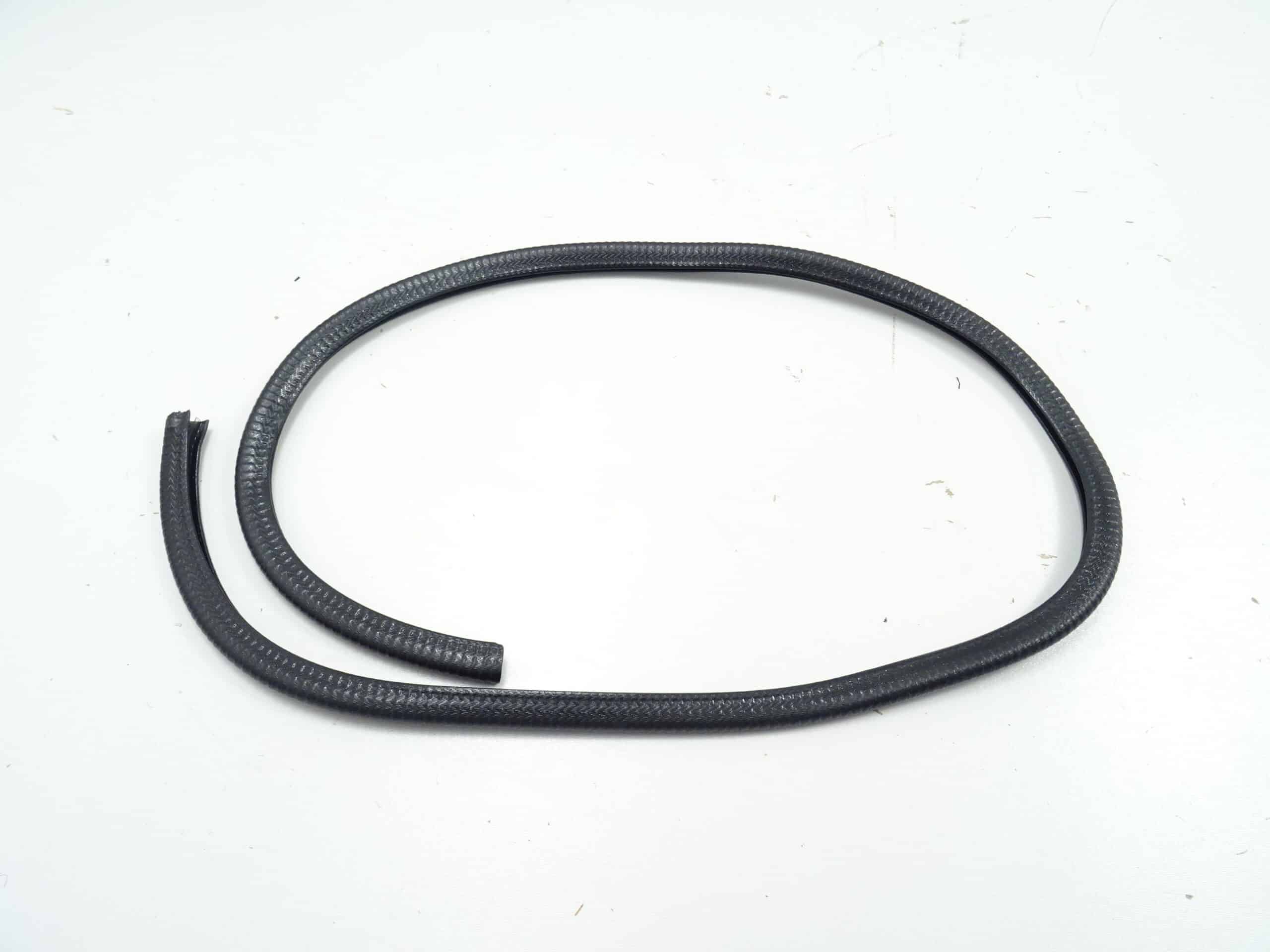 Protection d'arête sur l'arceau de capote intérieur-arrière Fiat 124 Spider