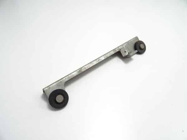 Staffa puleggia inferiore sinistra Fiat 124 Spider
