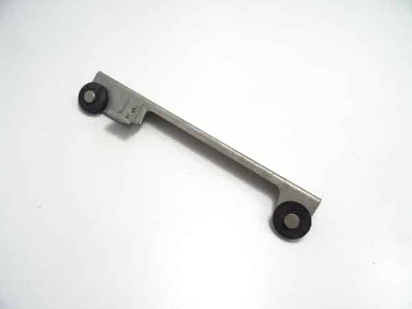 Staffa puleggia inferiore destra Fiat 124 Spider