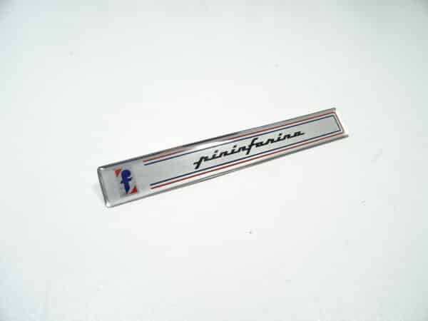 Emblème "Pininfarina" autocollant Fiat 124 Spider