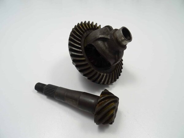 Cestello del differenziale con corona smussata 79-82 10:41 Fiat 124 Spider