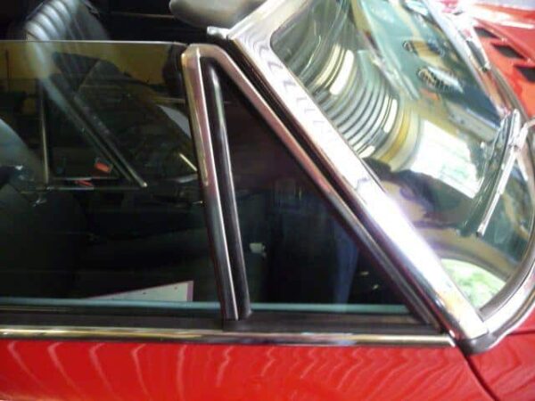Telaio del finestrino destro 82-85 - solo usato Fiat 124 Spider