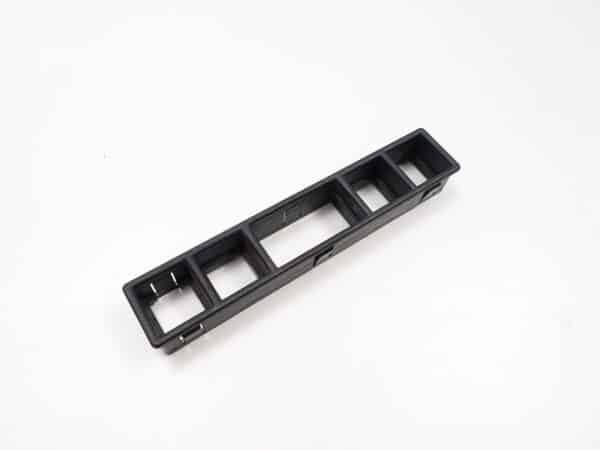 Cadre pour interrupteur 83-85 FIAT 124 Spider