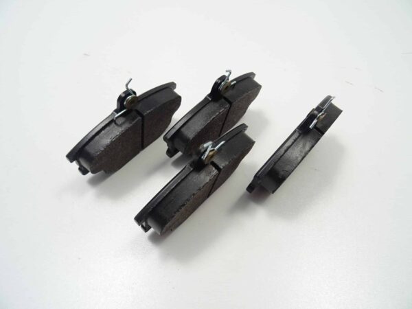 Jeu de plaquettes de frein avant 84-85 FIAT 124 Spider