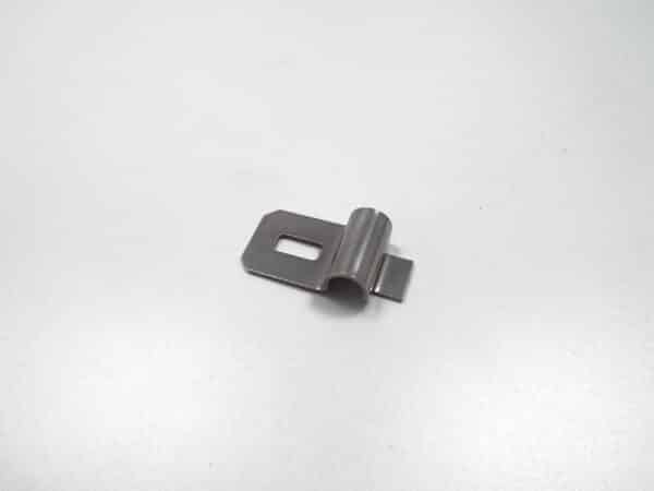 Etrier de fixation du support de capot 79-85 FIAT 124 Spider, 124 Coupé