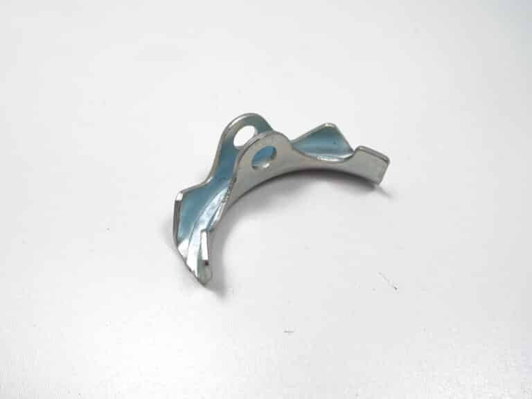 3017A-buegel-handbremsseil-mounting-bracket-handbrake-cable-fiat-124-spider.JPG
