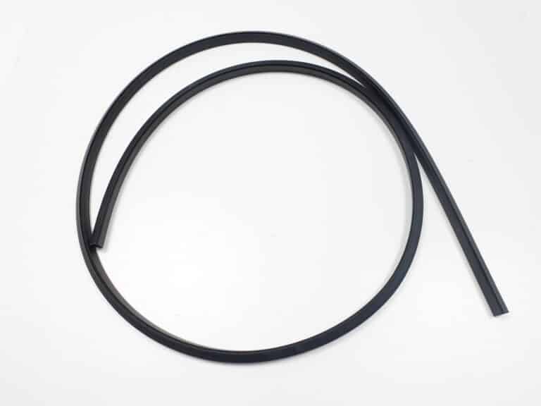 9090B-profilgummi-zierleiste-tuer-seitenprofil-rubber-trim-strip-door-side-profile-fiat-124-spider.JPG